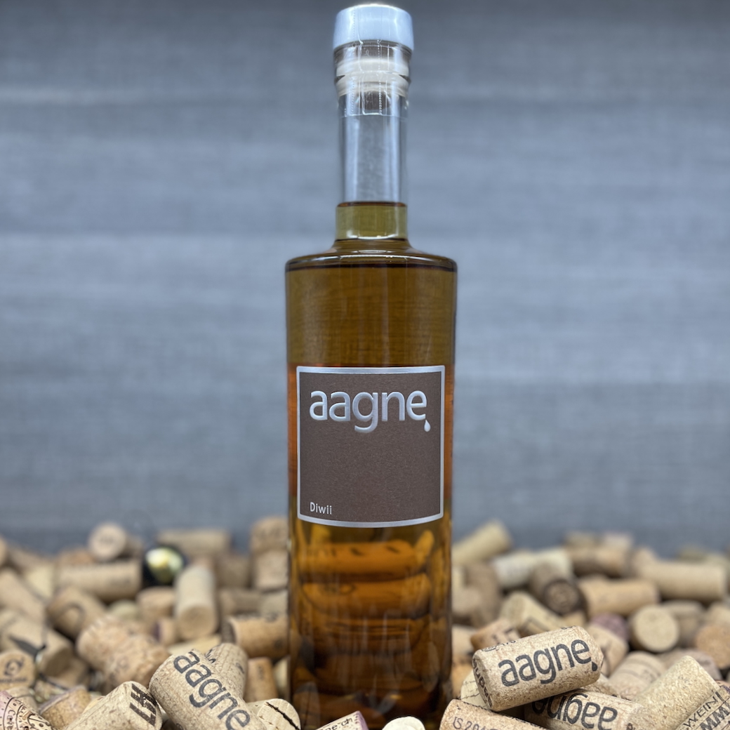 Diwii, Aagne Weingut, Grappa Barrique, Grappa Pinot Noir, Grappa Geschenk schöne Flasche
